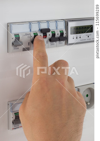 Hand Switching Electrical Circuit Breaker 115699289