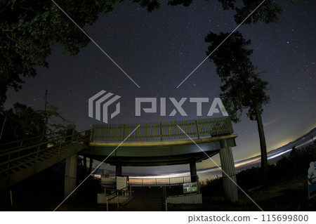 Sea of clouds and starry sky at Kiri no Umi Observatory in Miyoshi, Hiroshima Prefecture Sea of clouds and starry sky at Kiri no Umi Observatory in Miyoshi, Hiroshima Prefecture 115699800