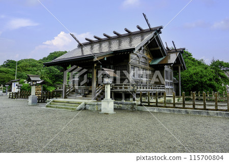 初夏的近江神社建築 115700804