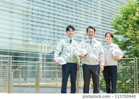 戴著頭盔的工人肖像 戴著頭盔的工人肖像 115700948