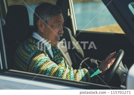 Dangerous driving by elderly drivers 115701271