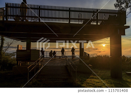 Sea of clouds and sunrise view from Kiri no Umi Observatory in Miyoshi, Hiroshima Prefecture 115701408