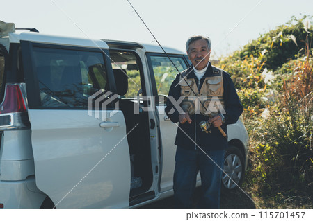 Seniors going out for river fishing by car 115701457