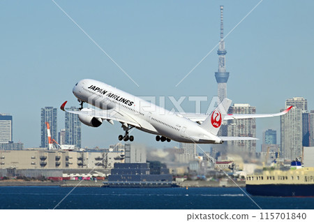 JAL350-900 takes off from Haneda JAL350-900 takes off from Haneda 115701840