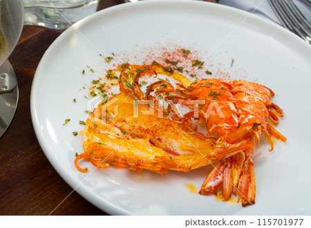 Cleaved roasted prawns Cleaved roasted prawns 115701977