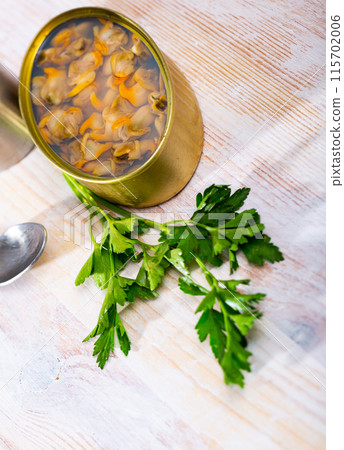 Canned natural molluscs with parsley Canned natural molluscs with parsley 115702006
