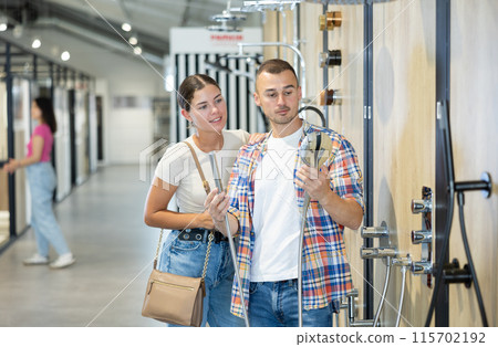 Couple man and woman choosing shower head 115702192