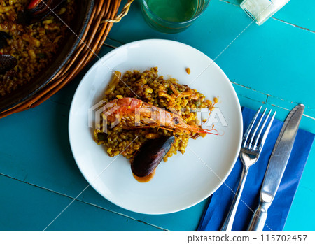 Paella with shrimps and mussels 115702457