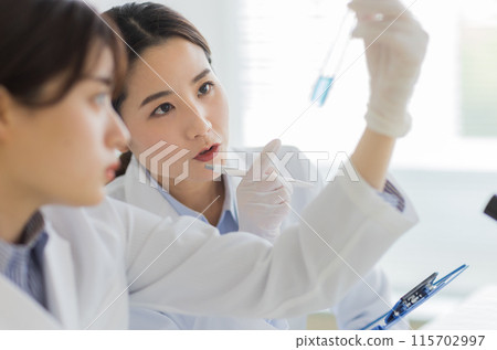 Woman in a white coat doing research Experiment Microscope Woman in a white coat doing research Experiment Microscope 115702997