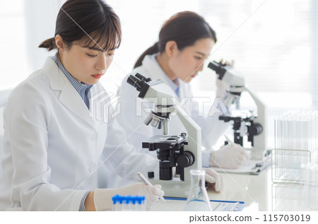 Woman in a white coat doing research Experiment Microscope Woman in a white coat doing research Experiment Microscope 115703019