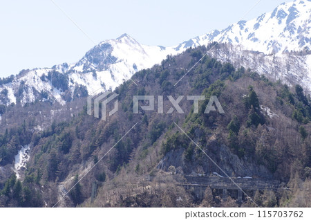 5月初的立山黑部阿爾卑斯山脈路線 - 從黑部水壩看到的東一越 115703762