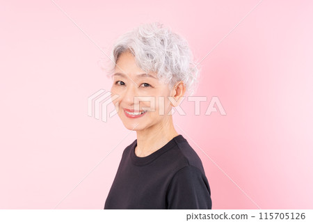Senior women's portrait Senior women's portrait 115705126