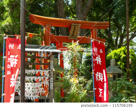 河邊八幡神社境內充滿活力的「金吉大名神」鳥居 115706195