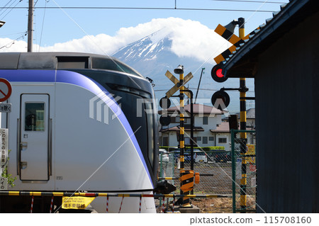 Fuji Excursion is a regular limited express service Fuji Excursion is a regular limited express service 115708160