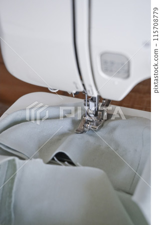 Side cutter presser foot for home sewing machines Side cutter presser foot for home sewing machines 115708779