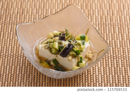 豆腐配夏季蔬菜 115709533