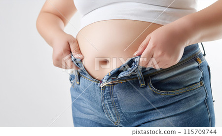 一名患有代謝症候群的女性捏住腹部脂肪,生成 AI 影像 一名患有代謝症候群的女性捏住腹部脂肪,生成 AI 影像 115709744