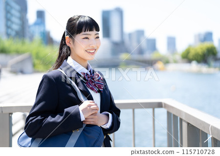 穿制服的高中女生 115710728