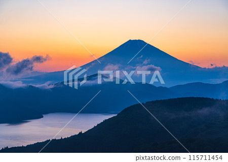 【神奈川縣】雨季晴天從箱根欣賞富士山的夜景 【神奈川縣】雨季晴天從箱根欣賞富士山的夜景 115711454