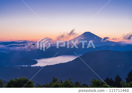 【神奈川縣】雨季晴天從箱根欣賞富士山的夜景 【神奈川縣】雨季晴天從箱根欣賞富士山的夜景 115711468