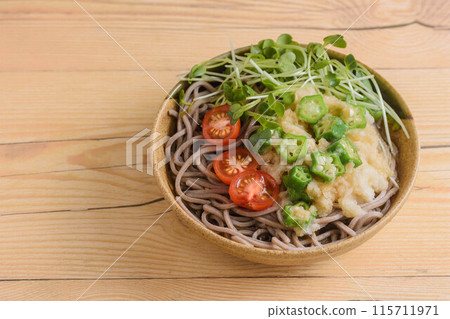 Soba noodles with grated okra Soba noodles with grated okra 115711971