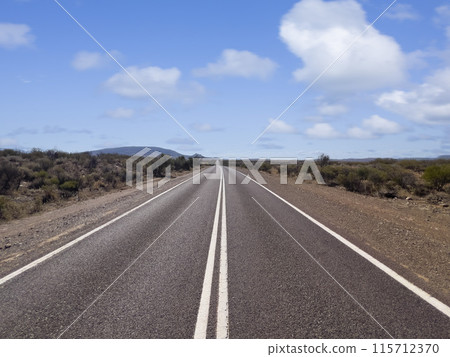 Endless Road through the Australian Outback Endless Road through the Australian Outback 115712370