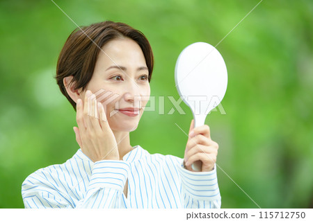 Title: Woman in the midst of fresh greenery - Beauty 115712750