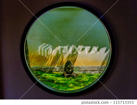 Round window of Myokakuji Temple, Kyoto Round window of Myokakuji Temple, Kyoto 115713353