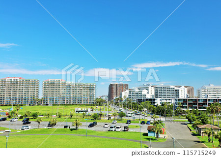 Chiba Prefecture, Shin-Urayasu, blue sky street and apartment buildings 115715249