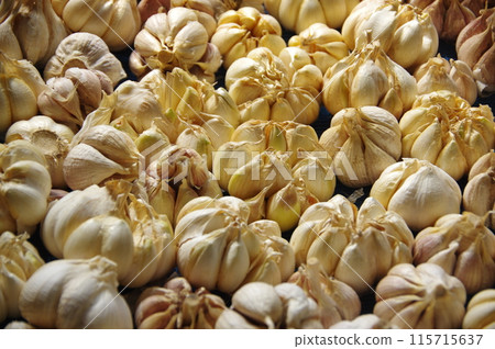 Lots of garlic Lots of garlic 115715637