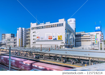 Yokohama cityscape in Japan, overlooking Totsuka Station on a sunny day (10th) 115719214