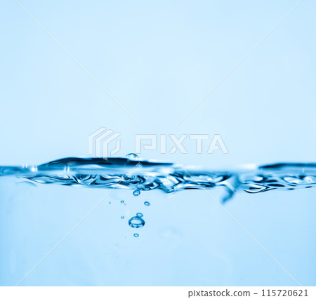 從側面拍攝水面 115720621