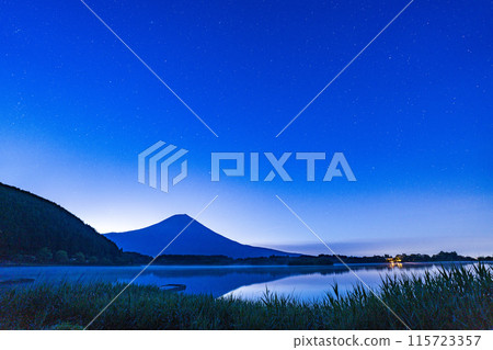 【靜岡縣】星空下的狸湖、富士山 【靜岡縣】星空下的狸湖、富士山 115723357