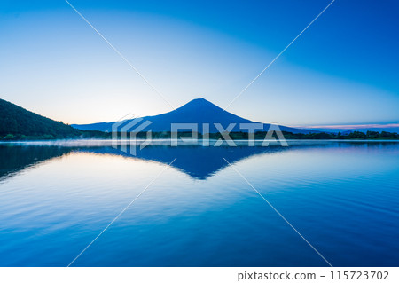 [靜岡]富士山谷基湖的黎明 115723702