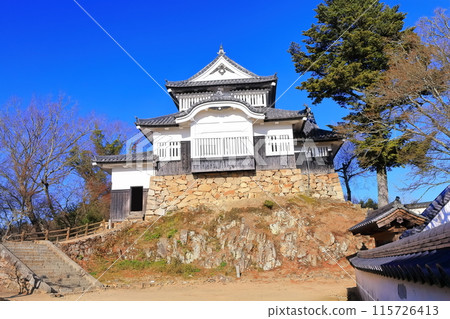 [岡山縣]備中松山城（現存天守閣） 115726413