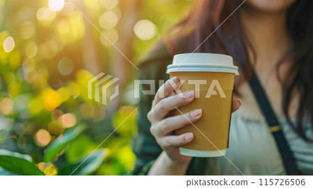 一個女人喝咖啡 115726506
