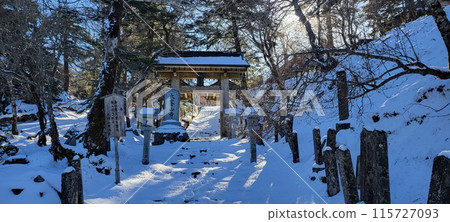 Snow-covered Omine-san Temple Gate Snow-covered Omine-san Temple Gate 115727093