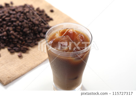 Chilled iced cafe au lait Chilled iced cafe au lait 115727317