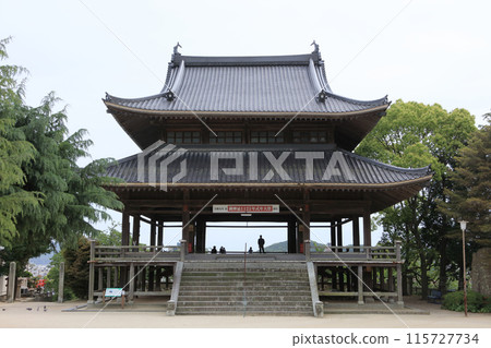 Shunpuro (a tower-style pilgrimage hall) on the west side of the grounds of Hofu Tenmangu Shrine 115727734