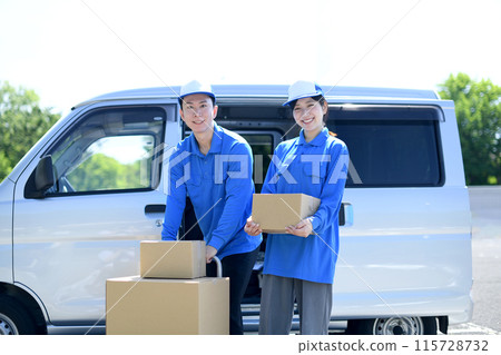 Asian male and female delivery drivers carrying luggage Asian male and female delivery drivers carrying luggage 115728732