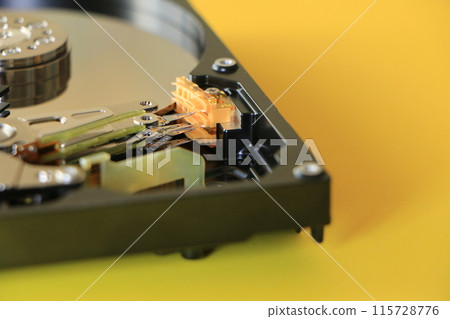 What the inside of the hard disk drive looks like when the lid is opened What the inside of the hard disk drive looks like when the lid is opened 115728776