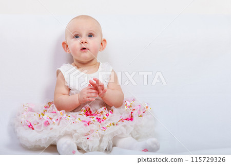 Little girl child portrait 115729326
