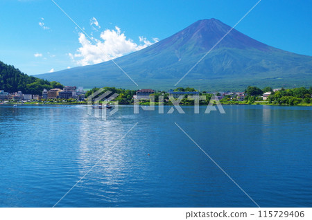 從河口湖畔看夏天的富士山 115729406