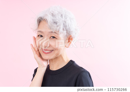 Beauty of senior women 115730266