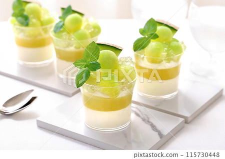 Early summer melon desserts, melon verrine, melon jelly 115730448