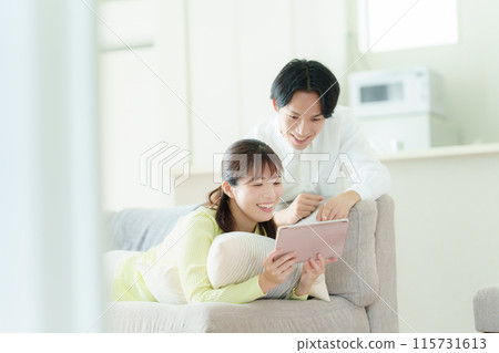 看片劑的夫婦 115731613