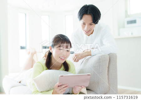 看片劑的夫婦 115731619