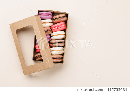 Colorful macaroons in gift box 115733084