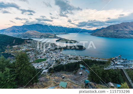 Beautiful Queenstown with Lake Wakatipu and Skyline Gondola on sunny day Beautiful Queenstown with Lake Wakatipu and Skyline Gondola on sunny day 115733296