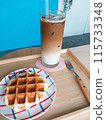 普通華夫餅和拿鐵咖啡 115733348